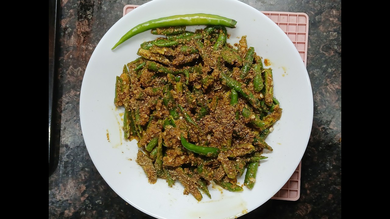 KACHI HARI MIRCH KA ACHAR ,चटकारेदार कच्ची हरी मिर्च का अचार