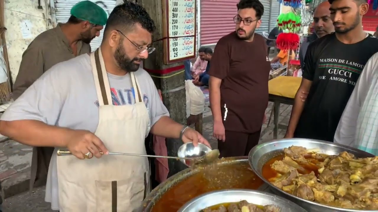 Street Food In Lahore Saleem Butt Mutton Chanay Mutton, Anda And Murgh Chanay Pakistan Street