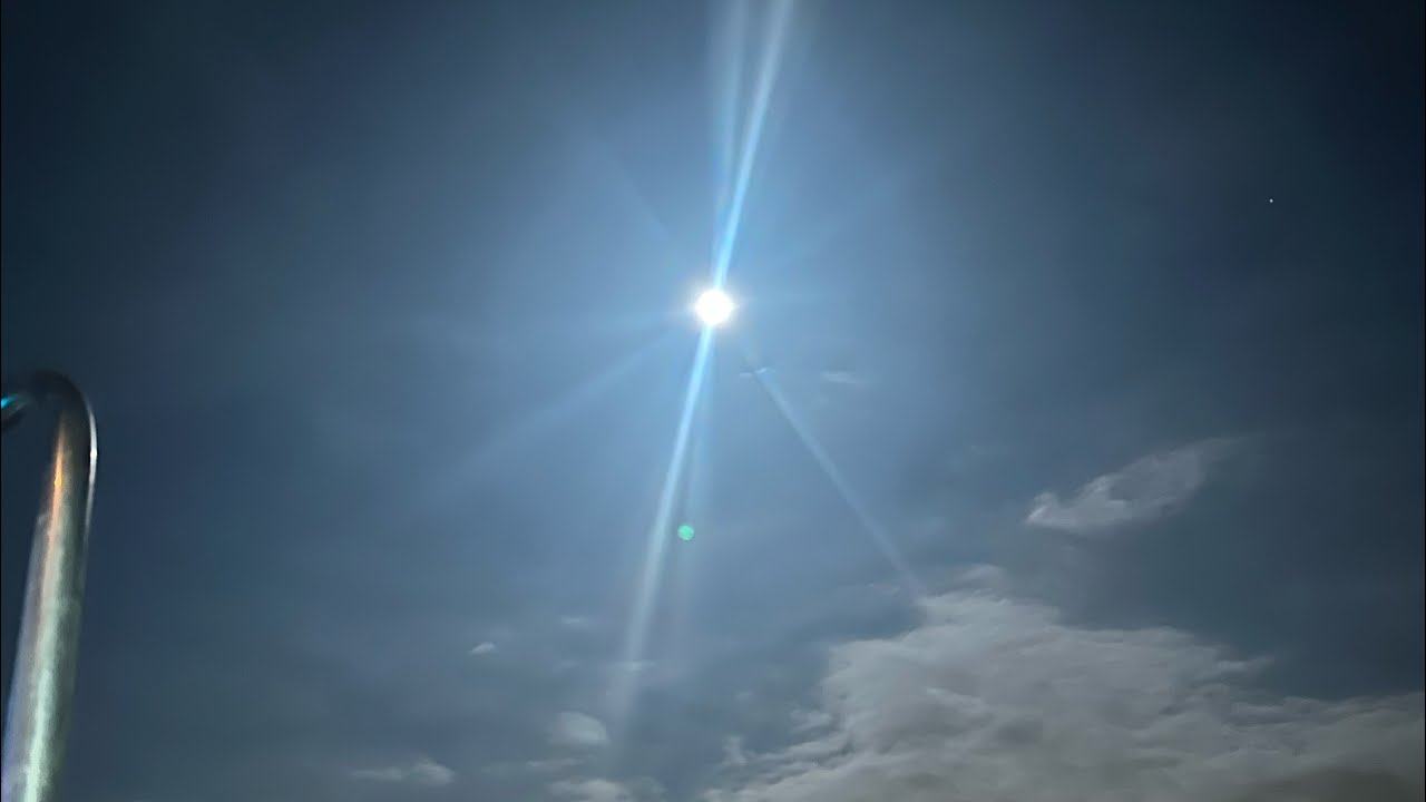 Has the uk government went mad.  Giving illegal immigrants £40000 to go back home..!!!!! 