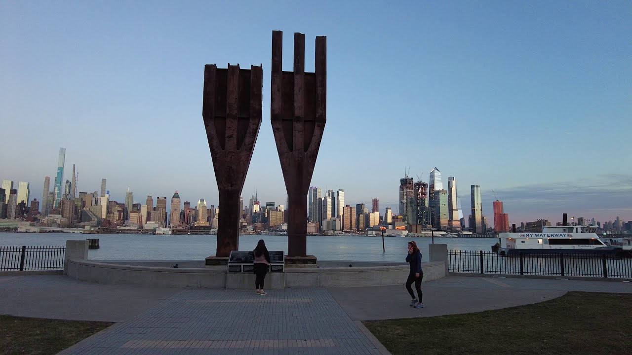 ⁴ᴷ⁶⁰ Evening walk along the Port Imperial waterfront in Weehawken, New Jersey with NYC skyline views