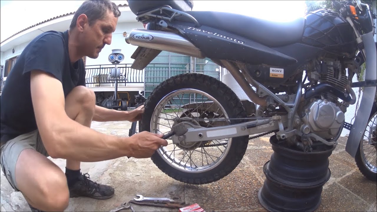 Honda XR 125L fixing the rear wheel
