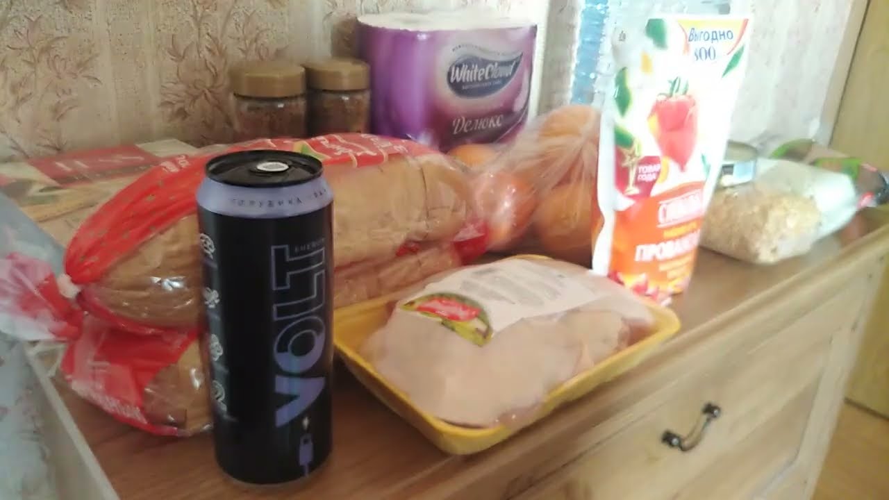 зелёный пакет и вода