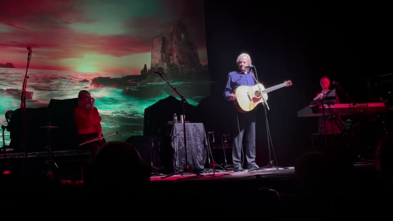 JUSTIN HAYWARD - THE VOICE Justin Tells Us How He Named the Song at the Plaza Live in Orlando 2/3/23