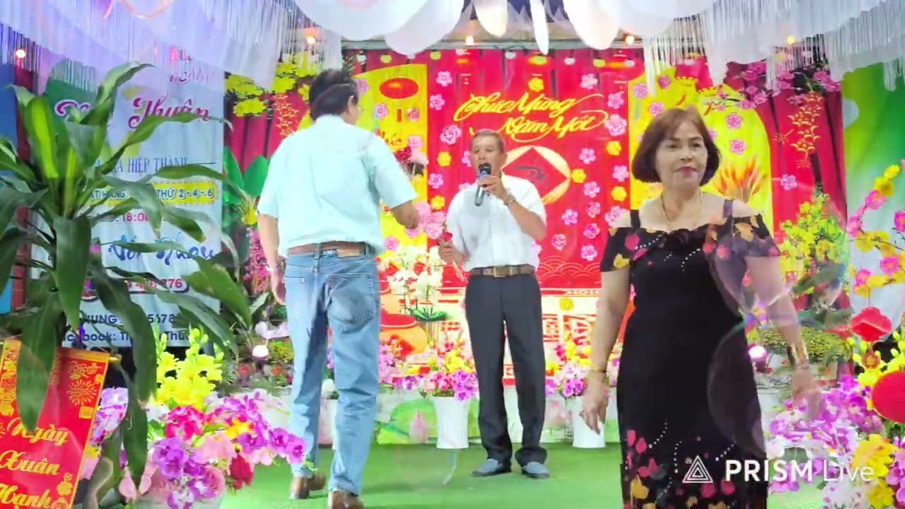 NP🎼: CHỈ CÓ BẠN BÈ THÔI . ST📝: LÂM HOÀNG . 💝🎤: MINH CHÍ .