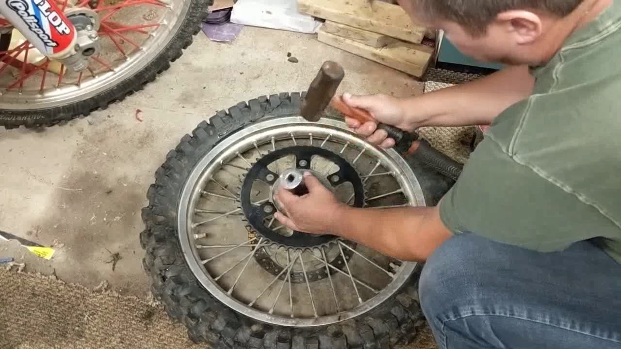 Change rear wheel bearings Honda cr 125