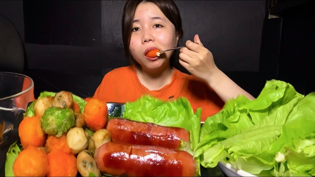 Ăn Tất Cả Loại Xiên Bẩn - Lạp Xưởng Nướng Đá và Xảy Ra Sự Cố Bất Ngờ