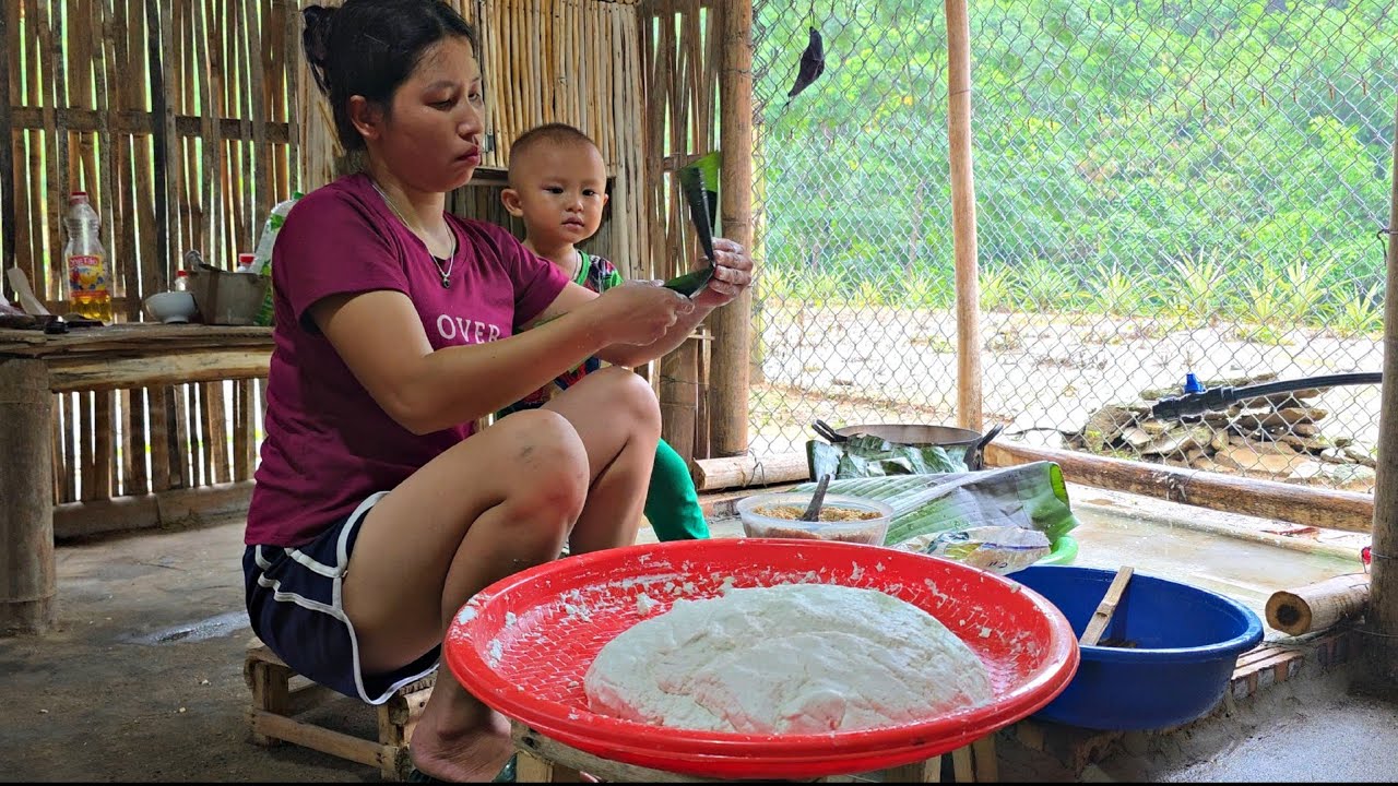 Ly Tieu Ca made sticky rice cakes by hand at home on a stormy day.