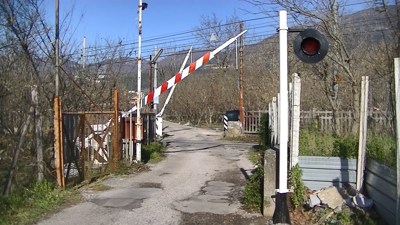 Spoorwegovergang Roccarainola (I) // Railroad crossing // Passaggio a livello