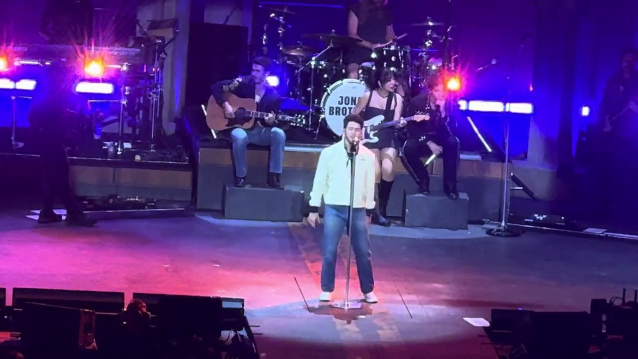 Vacation Eyes - Jonas Brothers Live at Climate Pledge Arena in Seattle, Washington 9/22/2025