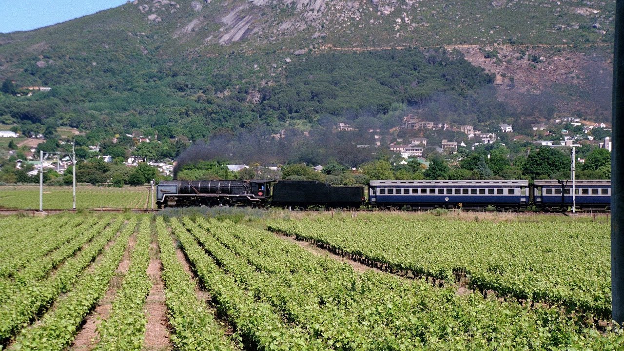South African 25NC Action - 3422 hauls the Golden Thread Oct 2001