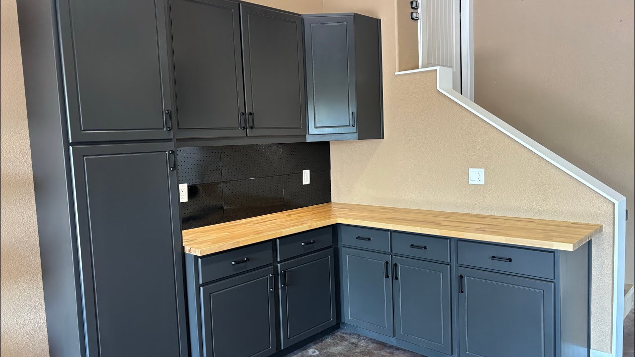 Custom Garage Cabinets 