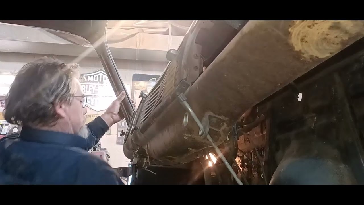 STRIPPING DOWN THE 1951 CHEVY DASH !