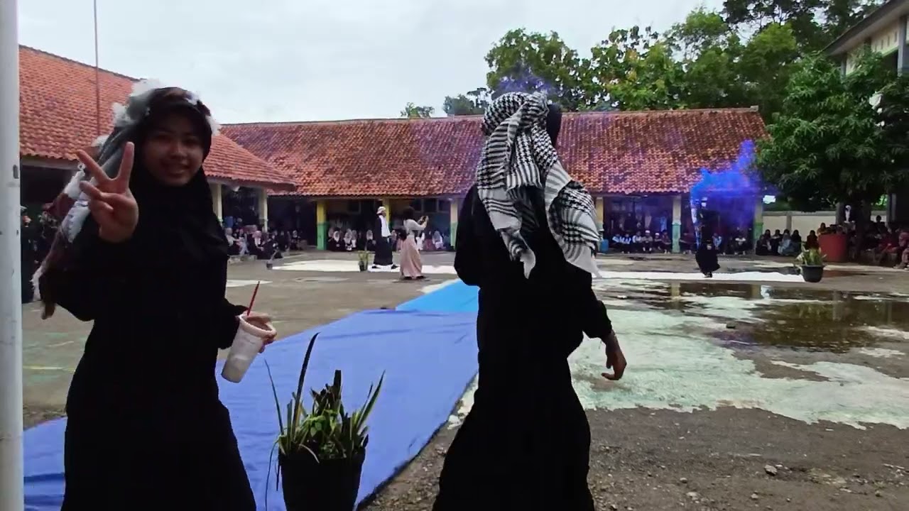 Fashion Show SMPN4 Cibarusah: kokulikuler keagamaan isra mi'raj 