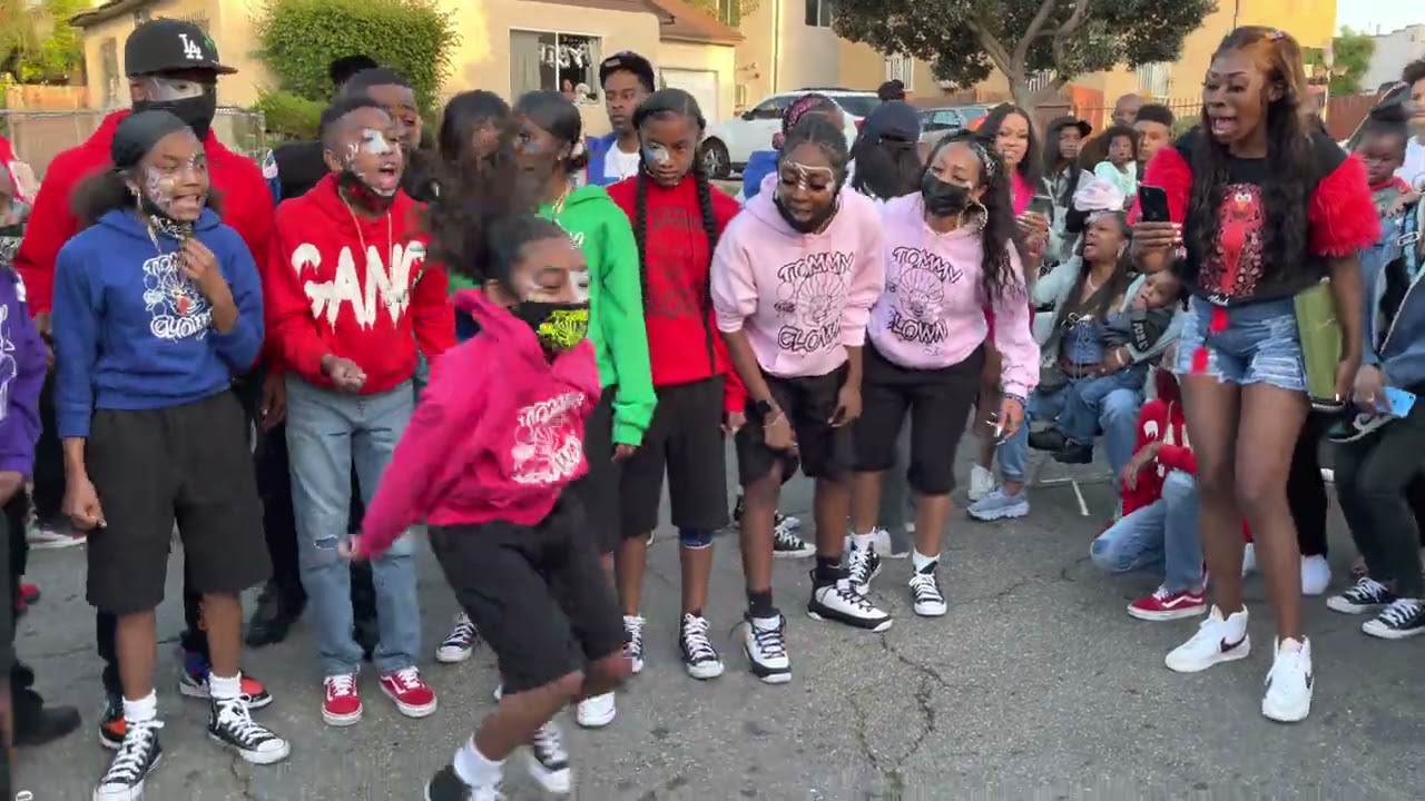 They Really Know How 2 Rock A WHOLE BLOCK PARTY I  @TOMMY HOT GIRLZ TV  @Tommy the Clown