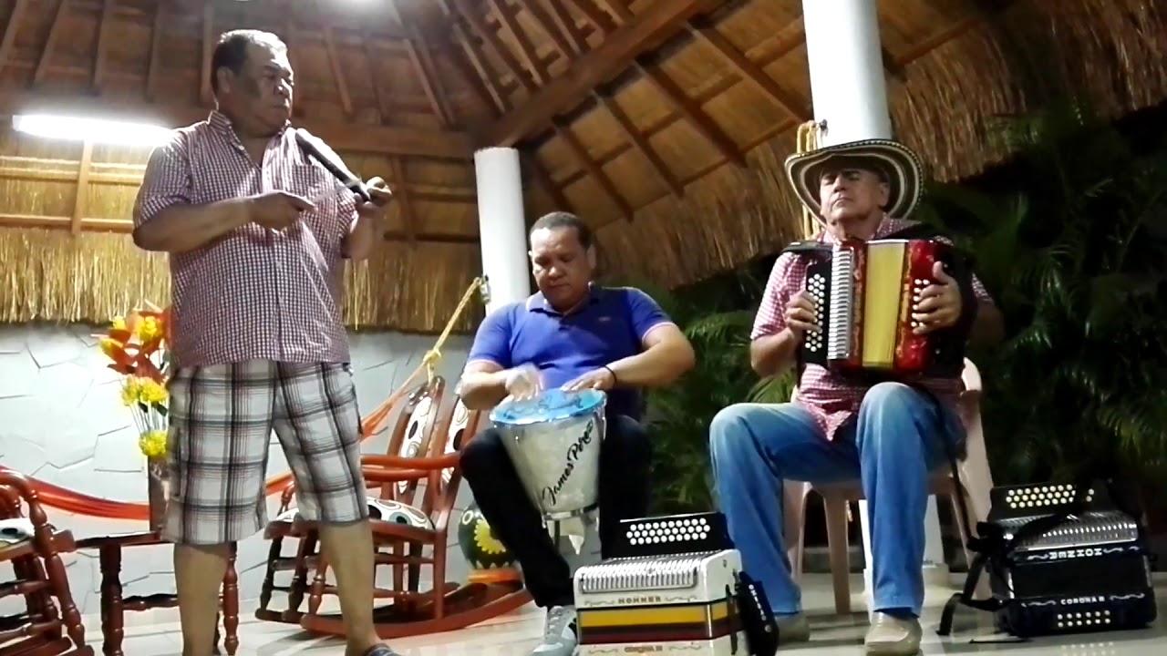 ALICIA LA CAMPESINA CON EL REY VALLENATO FREDY SIERRA 1995 Y DIONISIO BERTEL 🎼🎶🎵VOZ Y GUACHARACA
