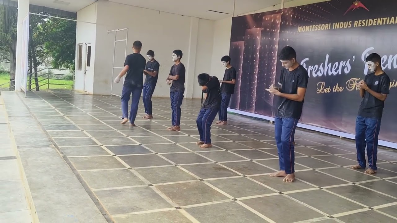 Mime show on time management
