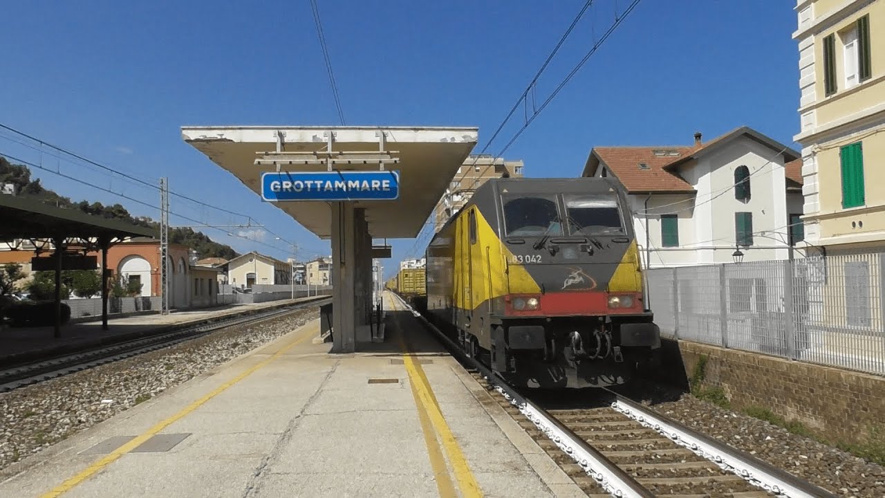 Tanti treni merci e non solo alla stazione di Grottammare