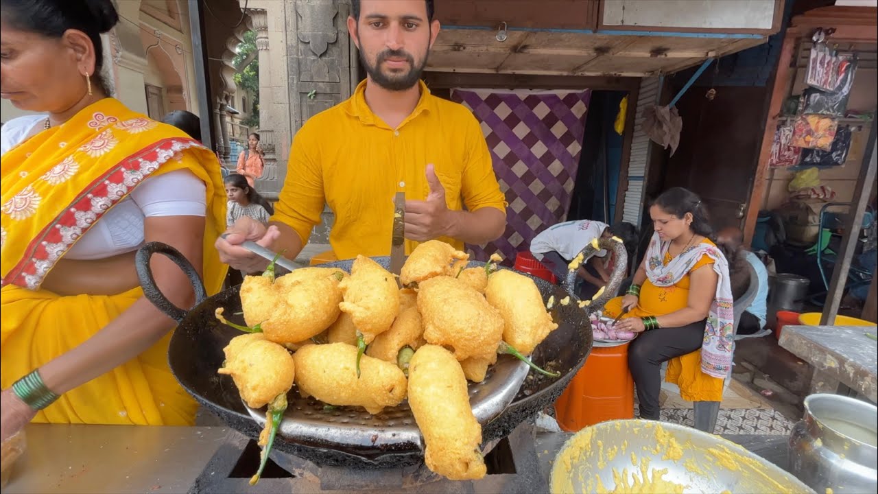 Kolhapur's Famous Mirchi Ka Pakora | Indian Street Food