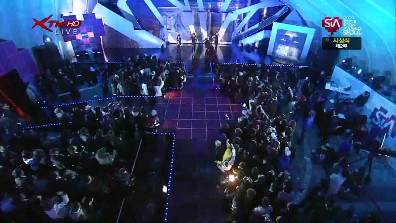 2NE1 - Fire  (STYLE ICON AWARDS SEOUL) [Live 2009.11.11]