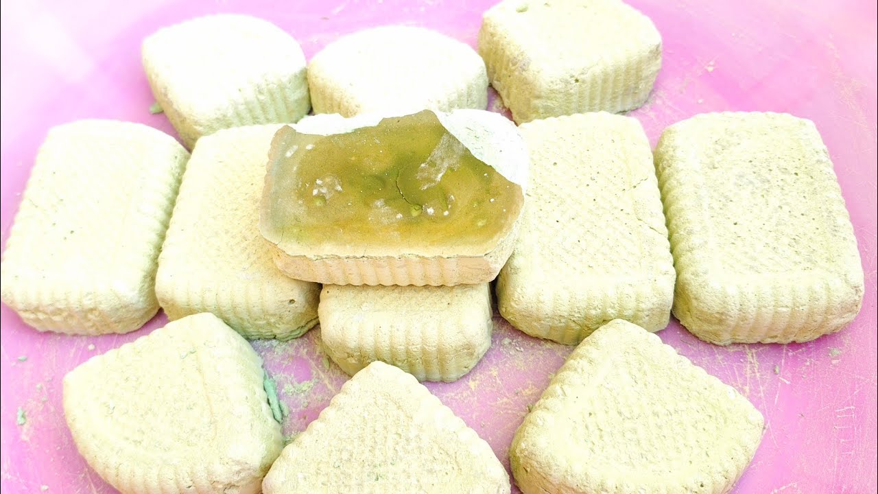 Green powdery blocks #asmr #cornstarch #crushingtime 