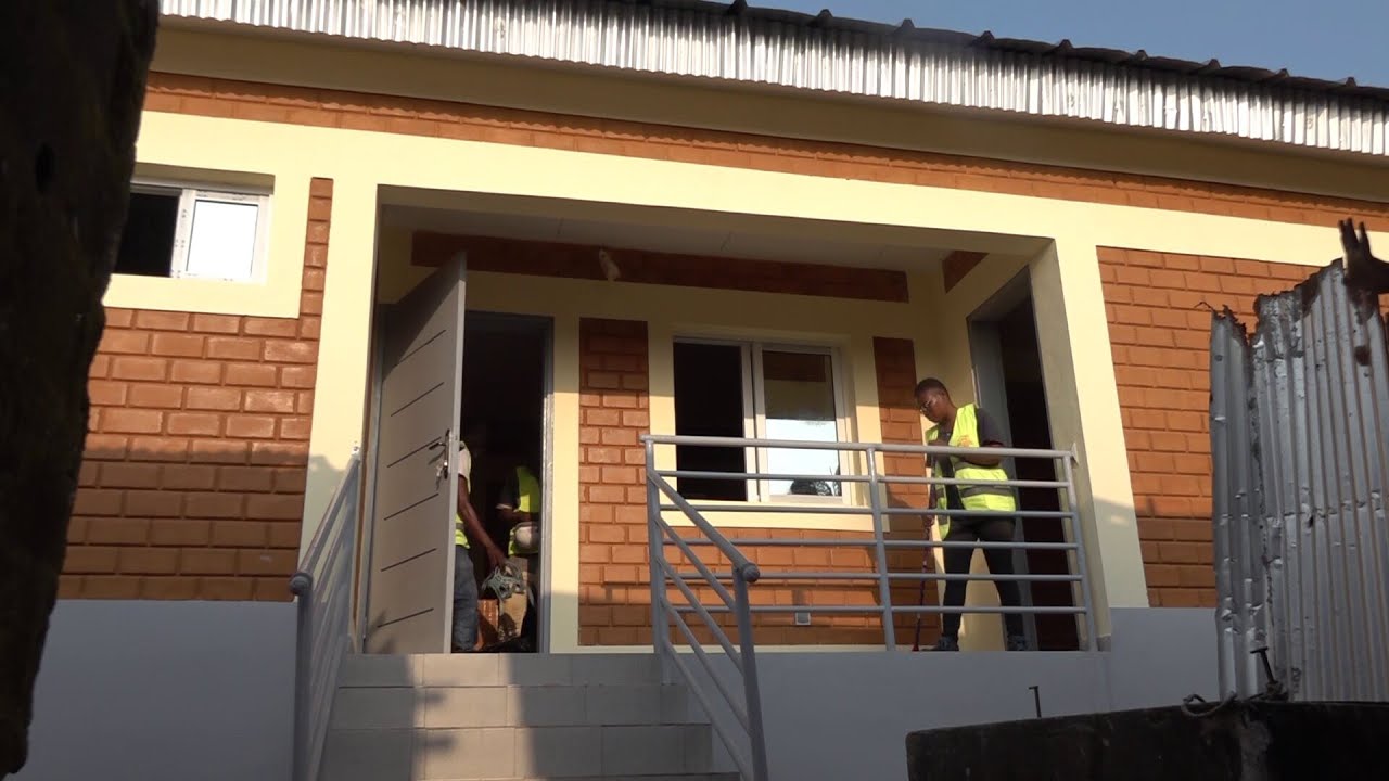 Le Président de la République offre une maison à la  centenaire  à Grand-Bassam