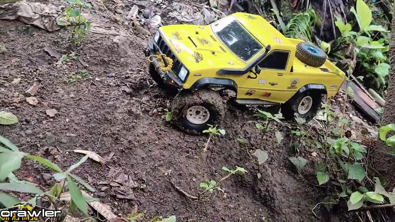 Extreme RC Car Jeep Mudding ,Stuck, Slipping, Still Pushing! 9