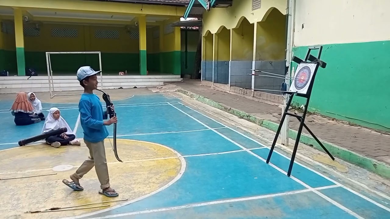 LATIHAN MEMANAH TEPAT DI SASARAN