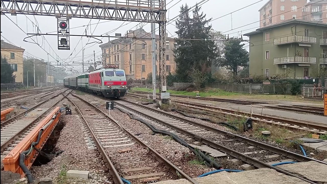 Treno storico della Festa del Torrone in arrivo a Cremona!Buona visione!