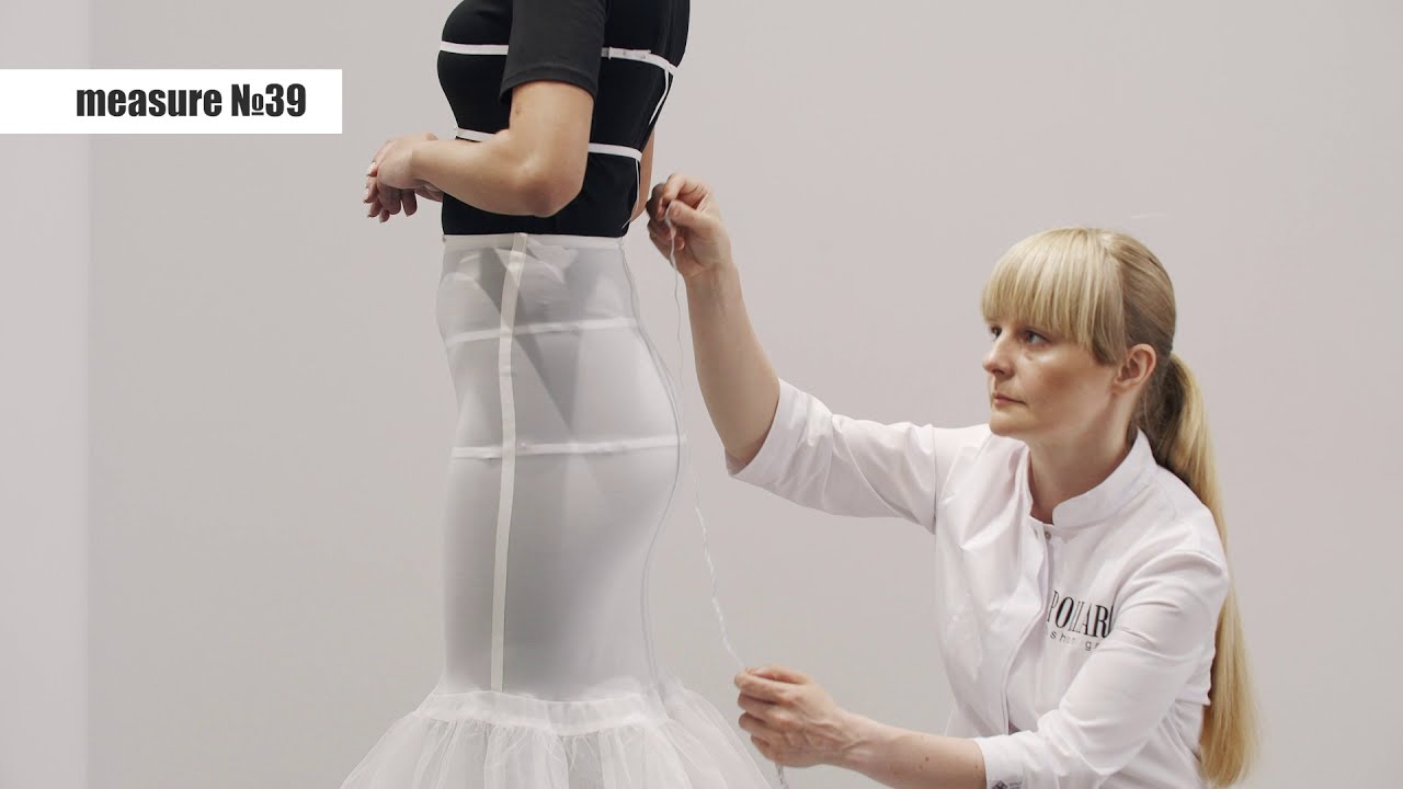 The measuring method for custom tailoring of a fish silhouette wedding dress.