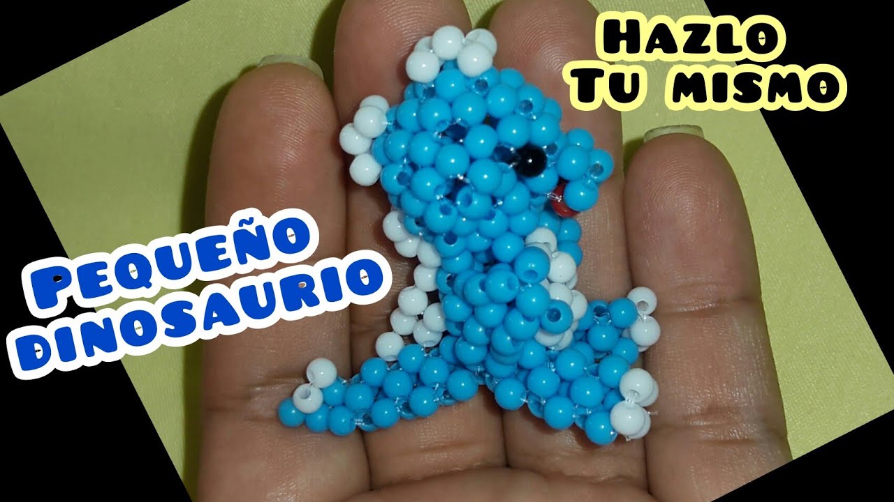 Pequeño dinosaurio para llavero hecho con perlas o cuentas.