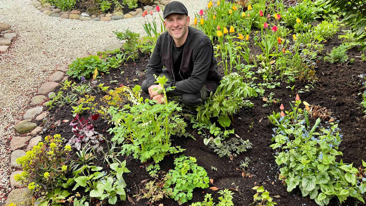 9 Perennials That Bloom in April | Early Spring Color for Cottage Gardens | Perennial Garden