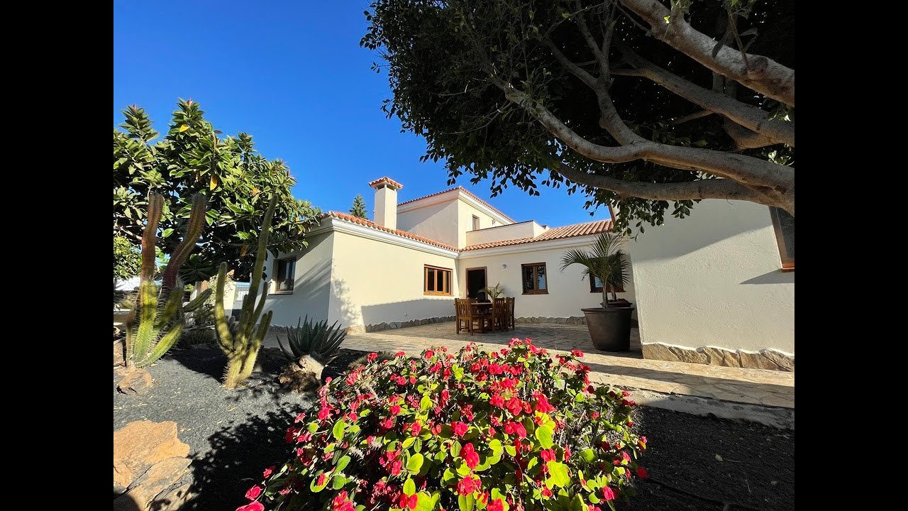 LAJARES - Gorgeous large 4 bedroom villa with courtyard pool for all year Sunshine