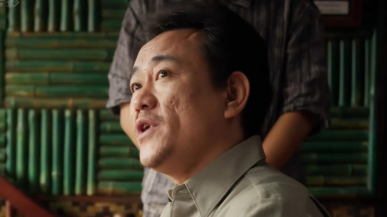 他一天要背300部手機才敢出門，聽說這是他的另一個身份 #劇情片 #電影評論 #影視 #劇情 #電影推薦