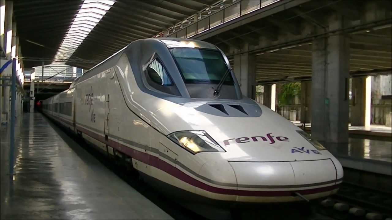 Renfe 102 saliendo de Córdoba Central