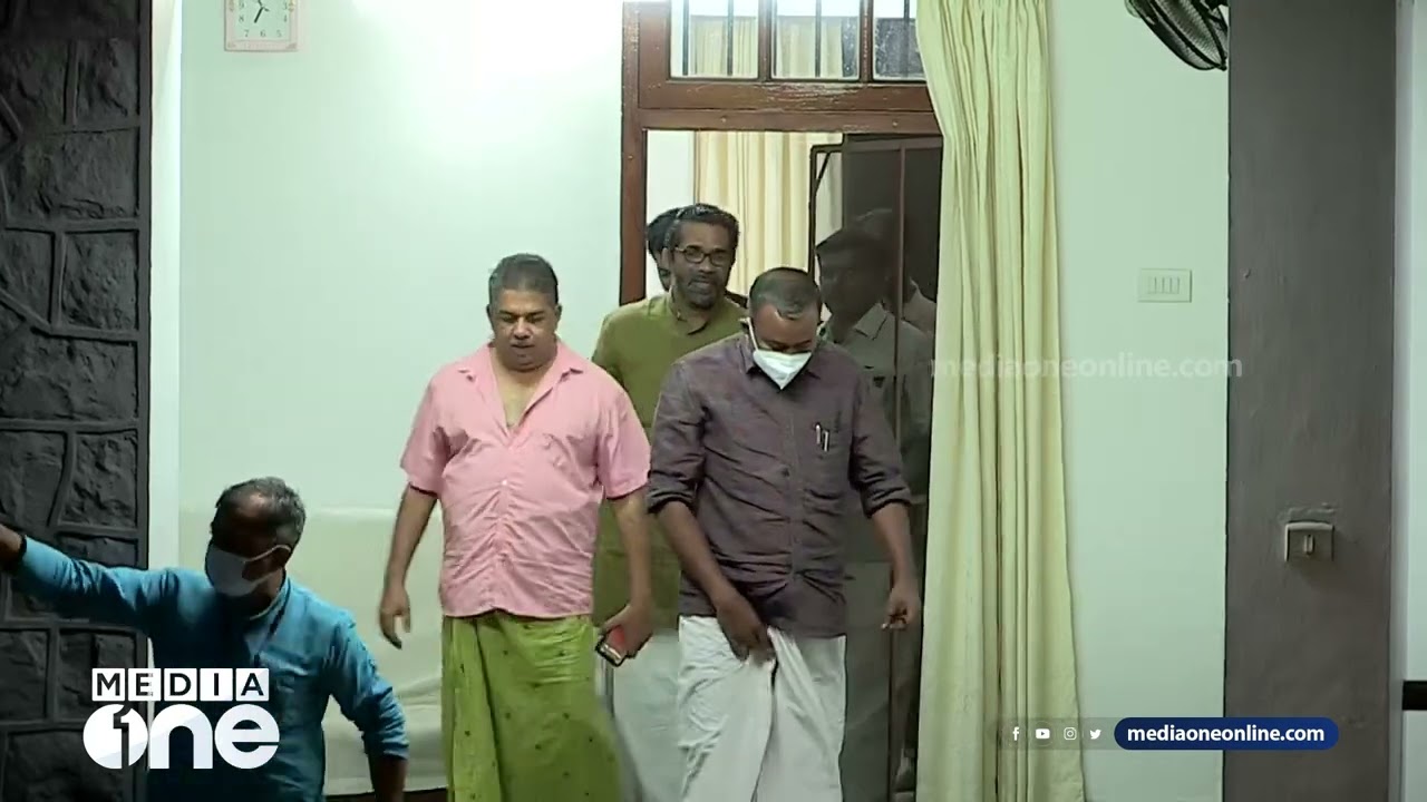 രാജിവെച്ചെത്തിയ സജി ചെറിയാനെ കെട്ടിപ്പിടിച്ച് മകൾ... സന്ദർശിച്ച് മന്ത്രി  പി പ്രസാദ്