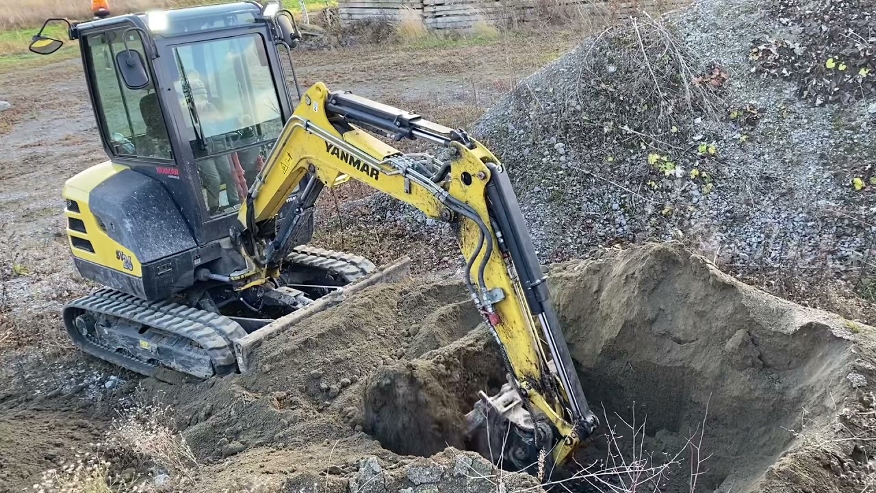 Minikoparka Młody operator Yanmar SV 26
