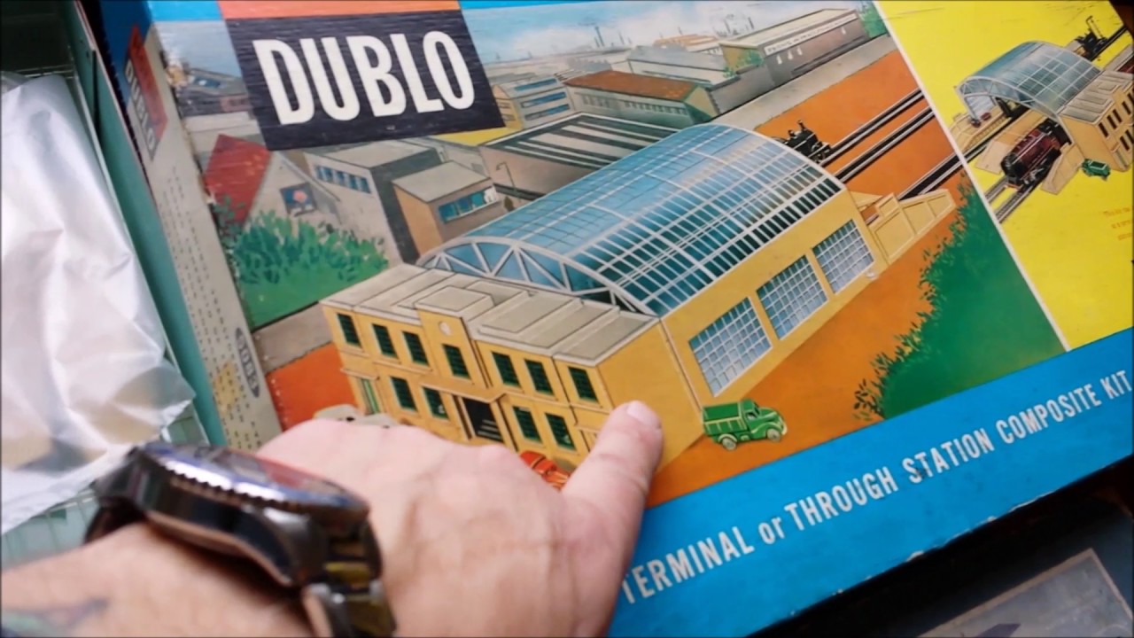 {10} HORNBY DUBLO BUILDINGS