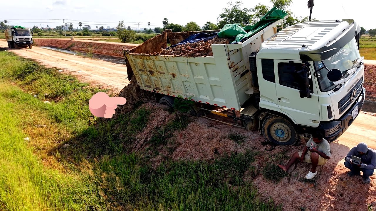 Incredible Landfill! Mix Dump Truck 5ton&25ton Driver Back Uploading overturned into canal water DO…