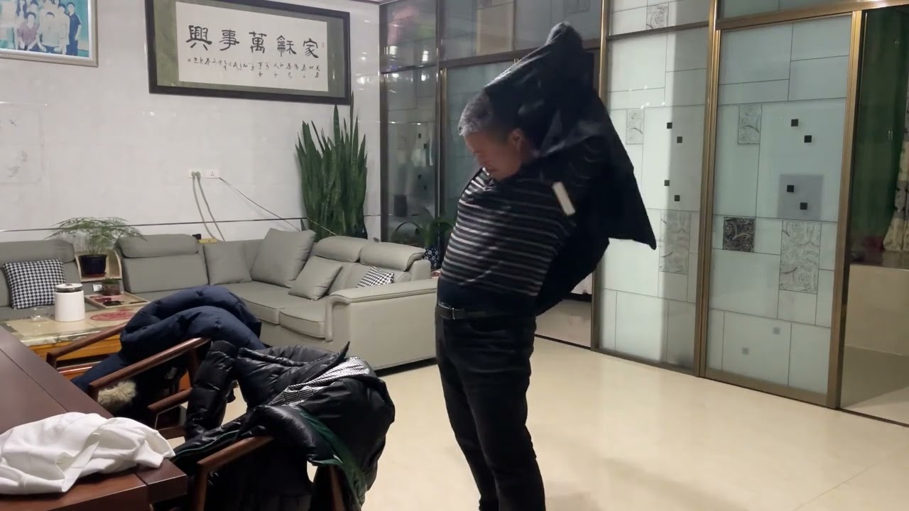 #农村生活 进城购物，20多年没穿西服了