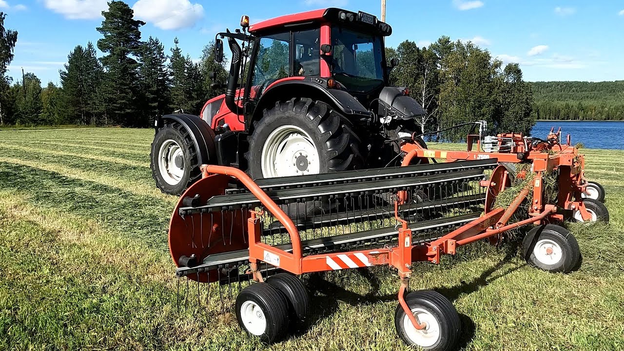 Repossi 7500 FP Windrower in action