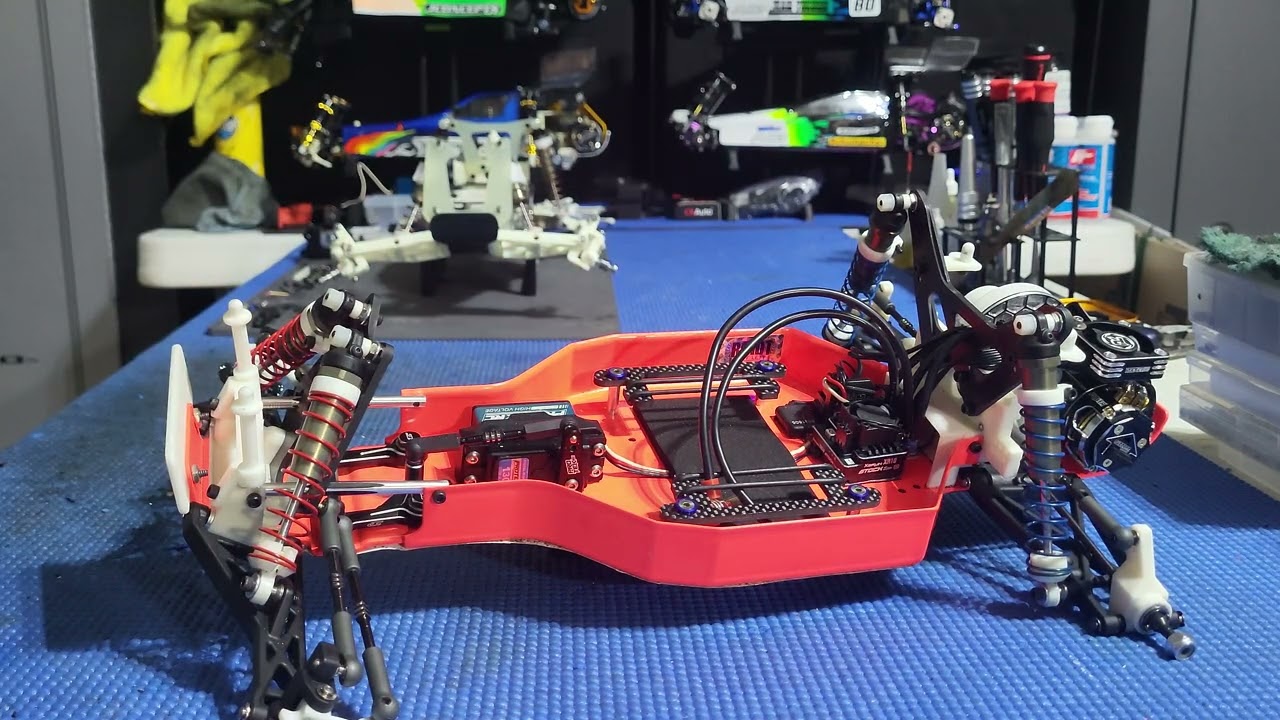 В центре внимания шасси: Team Associated RC10T Cliff Lett Edition