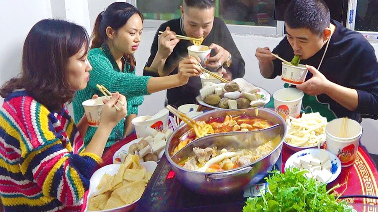 【超小厨】3斤牛肚，2斤排骨，鸳鸯锅来一拨，一家人毛肚吃个够！过瘾！