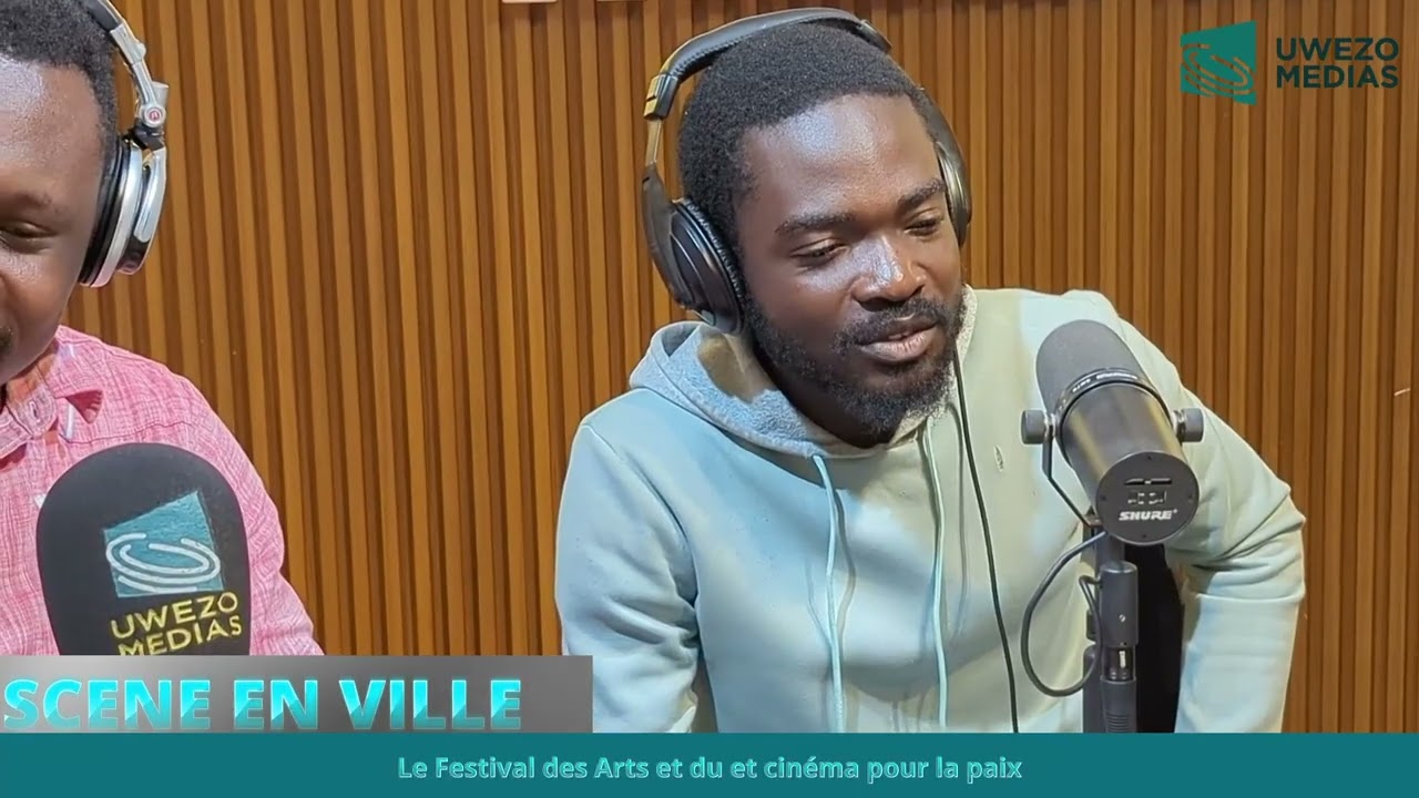 SCENE EN VILLE AVEC THE CHURUN