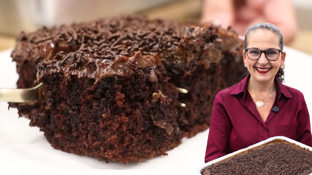 BOLO DE CHOCOLATE COM CALDA QUENTE E A MELHOR COBERTURA DE BRIGADEIRO! - Isamara Amâncio
