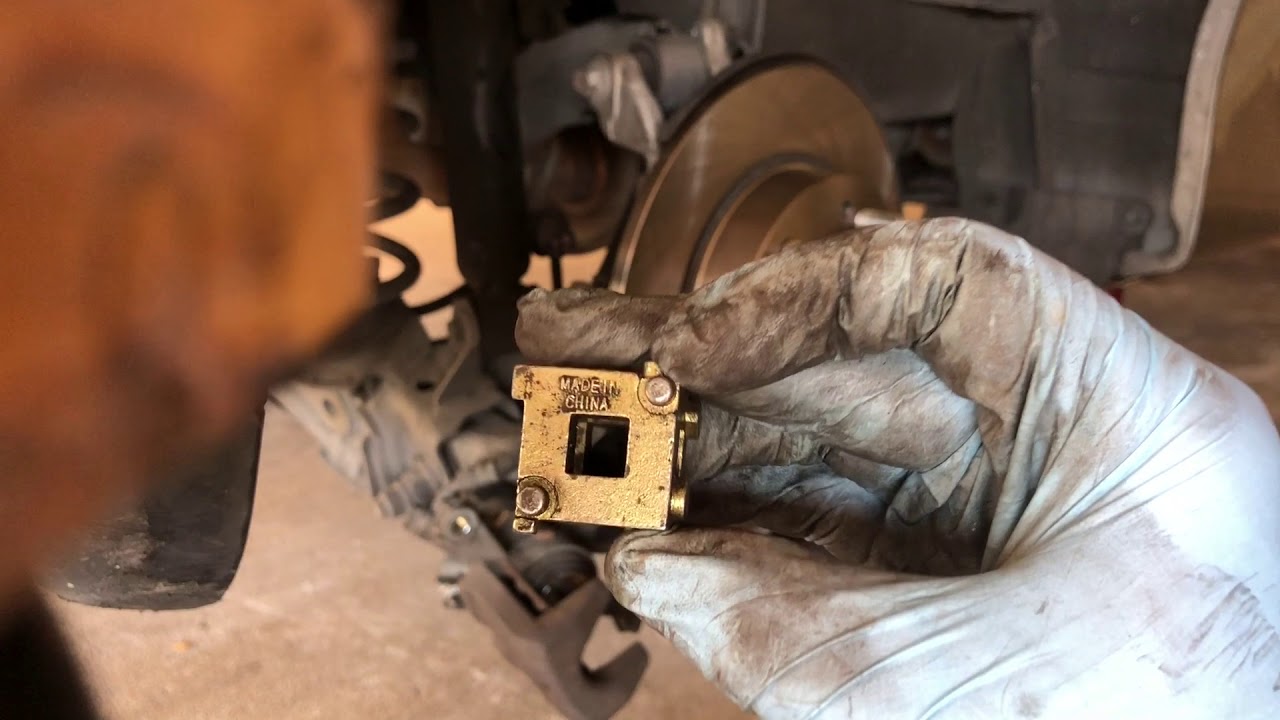 2006 Honda Civic Rear Brake Pad and Rotor Replacement