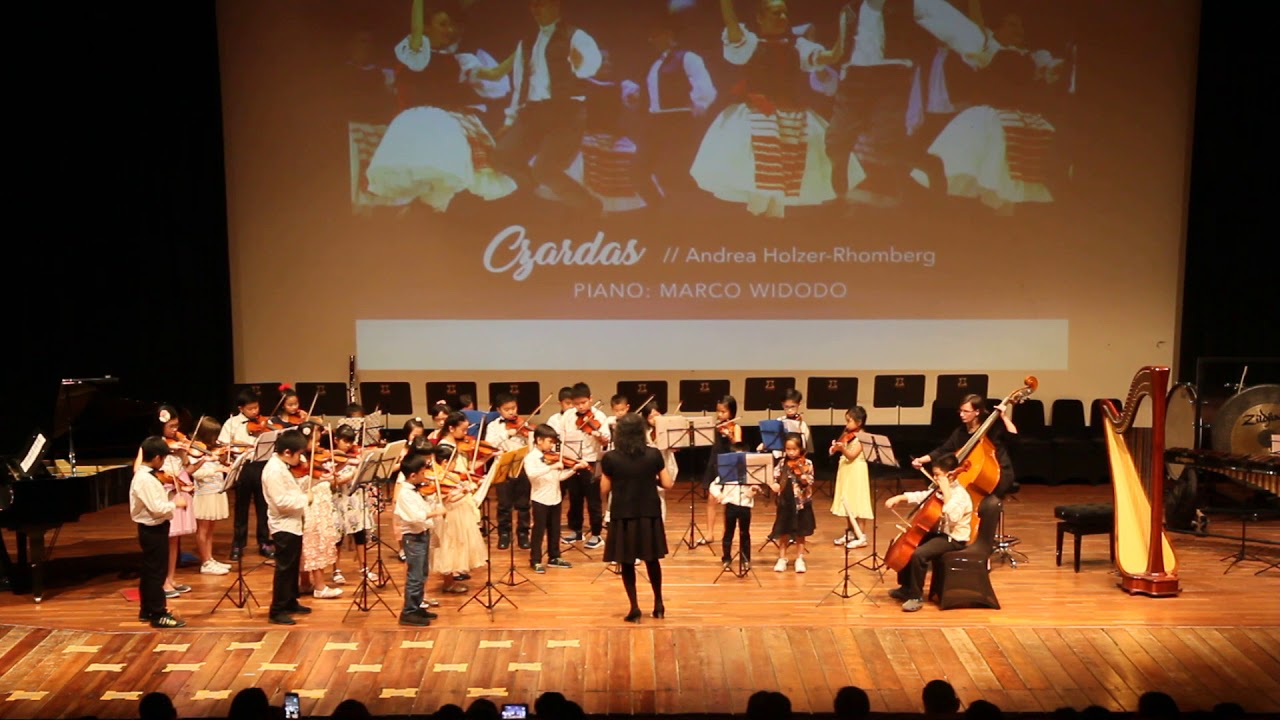Czardas - Andrea Holzer-Rhomberg