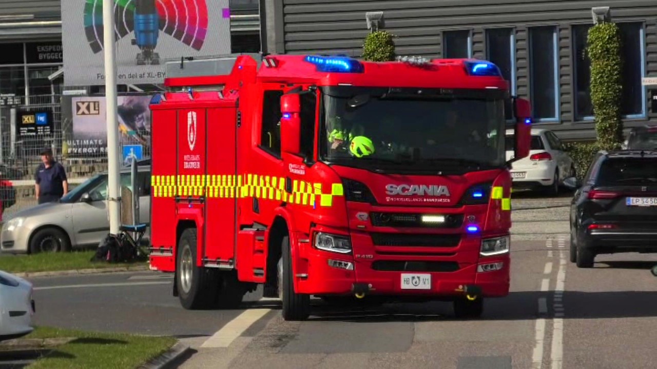 ST.H&Oslash;RSHOLM (H&Oslash;M1+H&Oslash;VM1+H&Oslash;S1) VOLDSOM BRAND I R&AElig;KKEHUS nordsj&aelig;llands brandv&aelig;sen brandbil i udrykning
