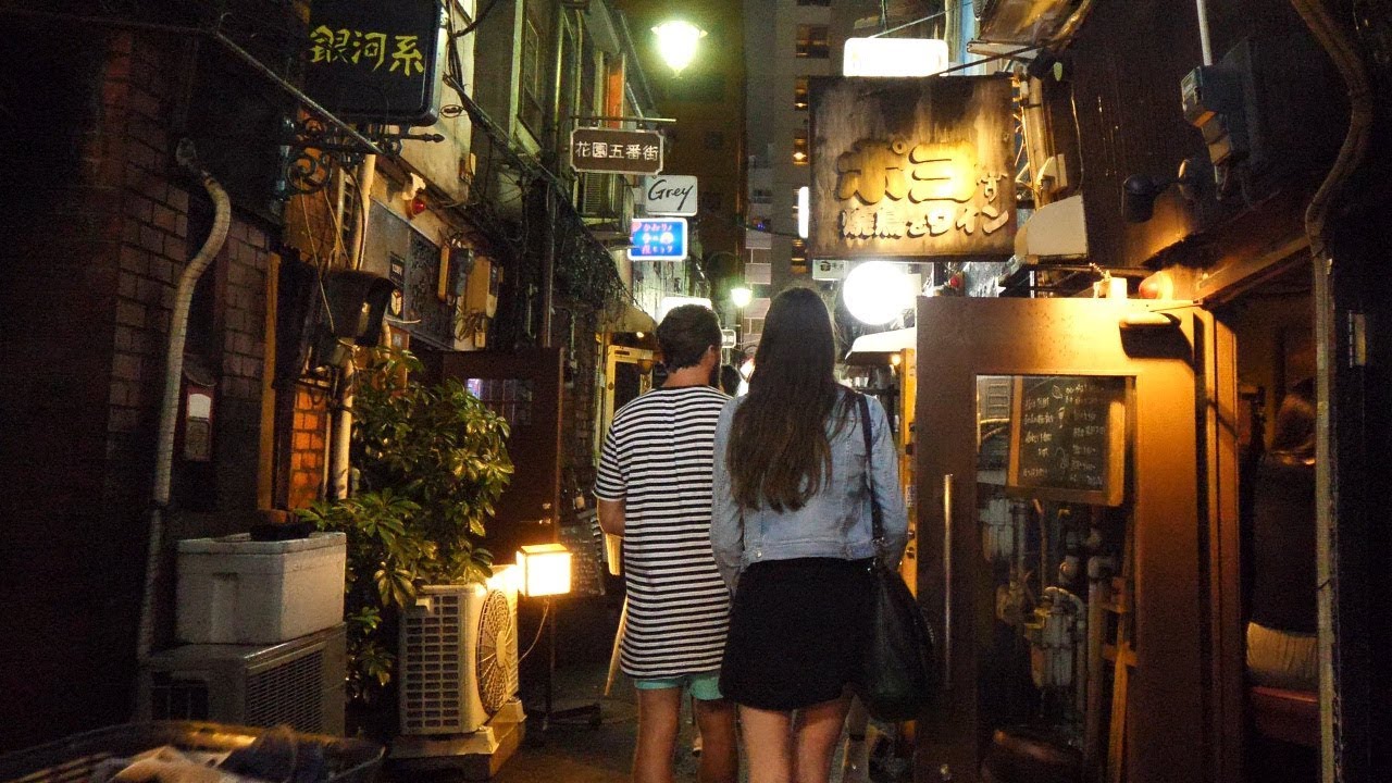 Walking Shinjuku Golden Gai after rain 2018 in Tokyo Japan - 4K HDR 60FPS