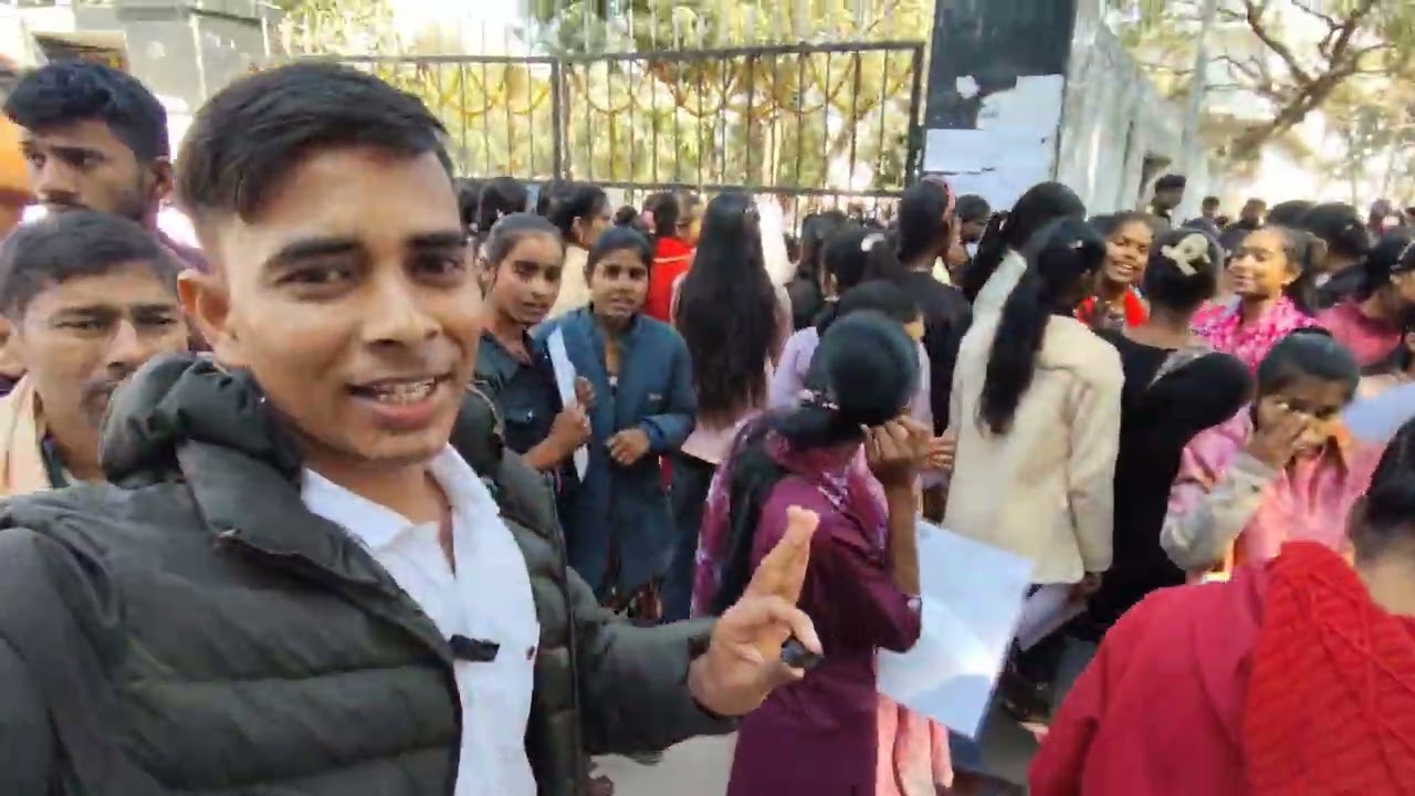 अपना जिला औरंगाबाद, बिहार बोर्ड इंटर EXAM 2026 राम लखन सिंह यादव कॉलेज परीक्षा सेंटर पे परीक्षार्थी 