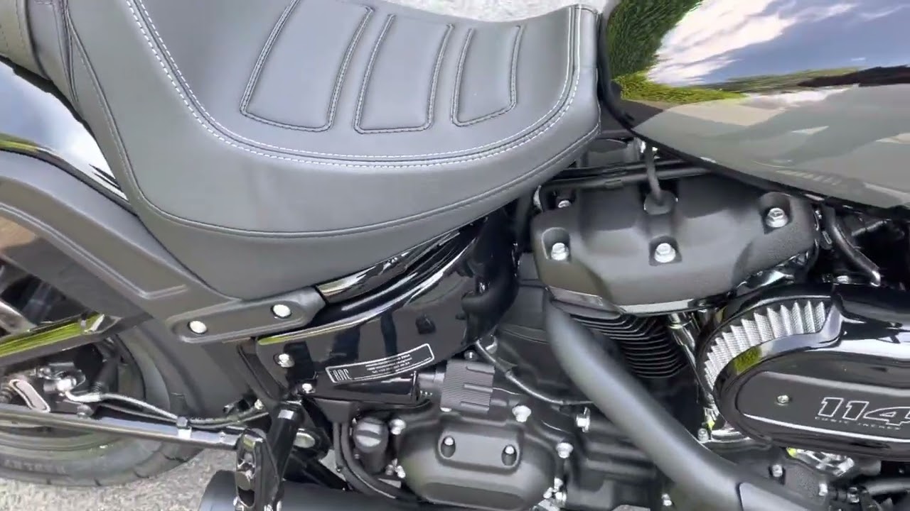 HD Fat bob 114 2022 - Vance and Hines HI-Output 2-1 - Engine Startup